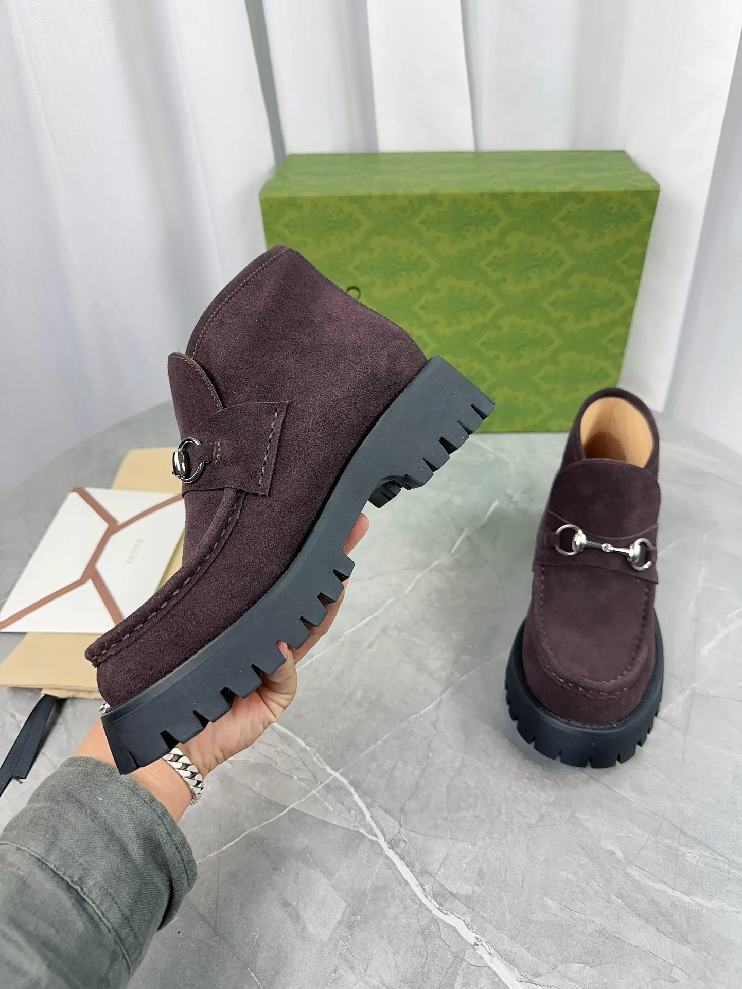 Men's shoes 💰620💰 New model from Gucci, double GG groove thick-soled loafers. The original version is made 1:1. Super beautiful quality, classic model at the counter. ❶Upper: original open-edge beaded cowhide ❷Inner lining: water-dyed cowhide ❸Feet: water-dyed cowhide ❹Outsole: ultra-light original sole ❺Thick sole heightening: 3.5cn ❻Packing: original packaging ❼Number: 35-42 (41 41 customized, non-refundable) Men's model: 38-46 (45, 46 customized, non-returnable)